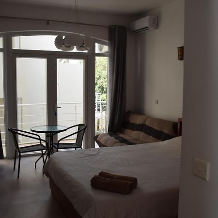 Ocean Drive Studio - Opposite The Beach Grand Baie Exterior photo