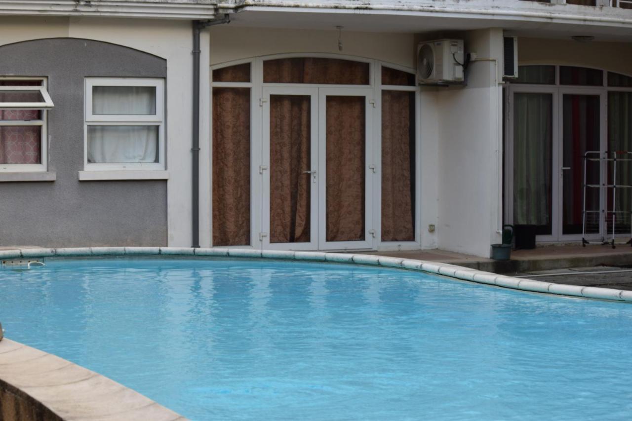 Ocean Drive Studio - Opposite The Beach Grand Baie Exterior photo