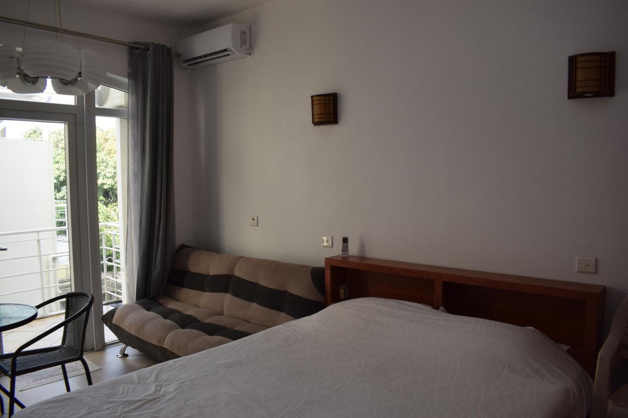 Ocean Drive Studio - Opposite The Beach Grand Baie Exterior photo